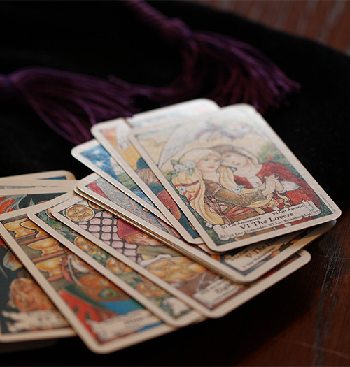 Unlocking Intriguing World of Tarot Card Reading